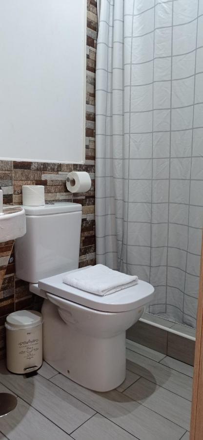 Bloom Inn Madrid Bagian luar foto