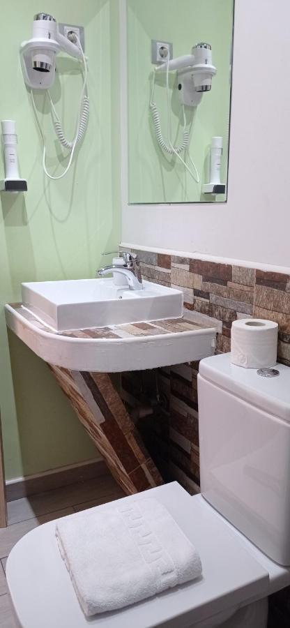 Bloom Inn Madrid Bagian luar foto