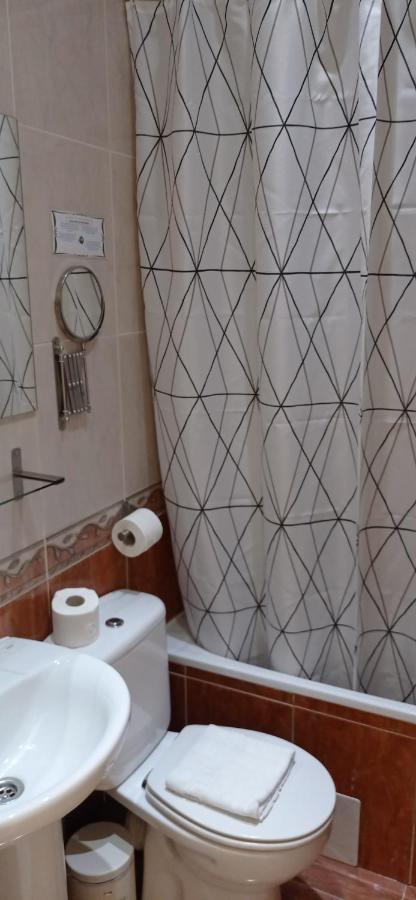 Bloom Inn Madrid Bagian luar foto