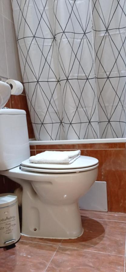 Bloom Inn Madrid Bagian luar foto