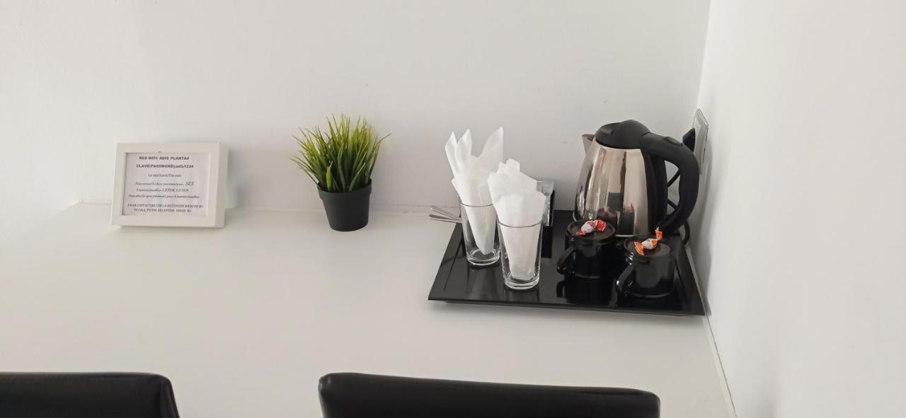 Bloom Inn Madrid Bagian luar foto
