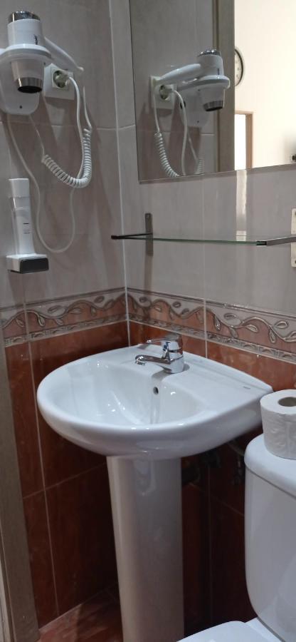 Bloom Inn Madrid Bagian luar foto