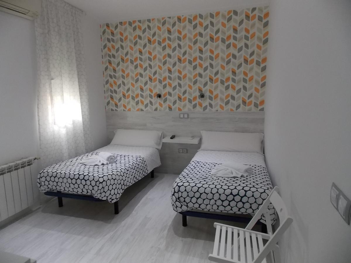 Bloom Inn Madrid Bagian luar foto
