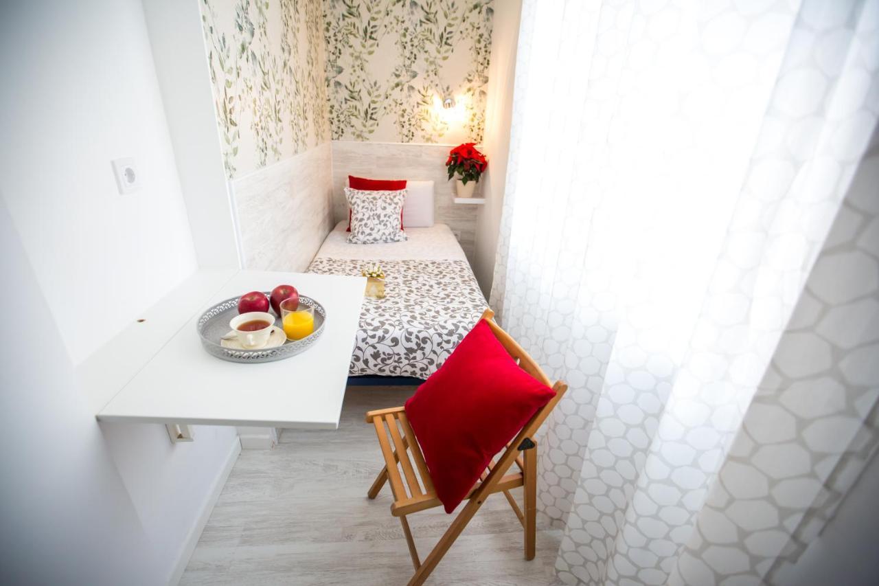 Bloom Inn Madrid Bagian luar foto