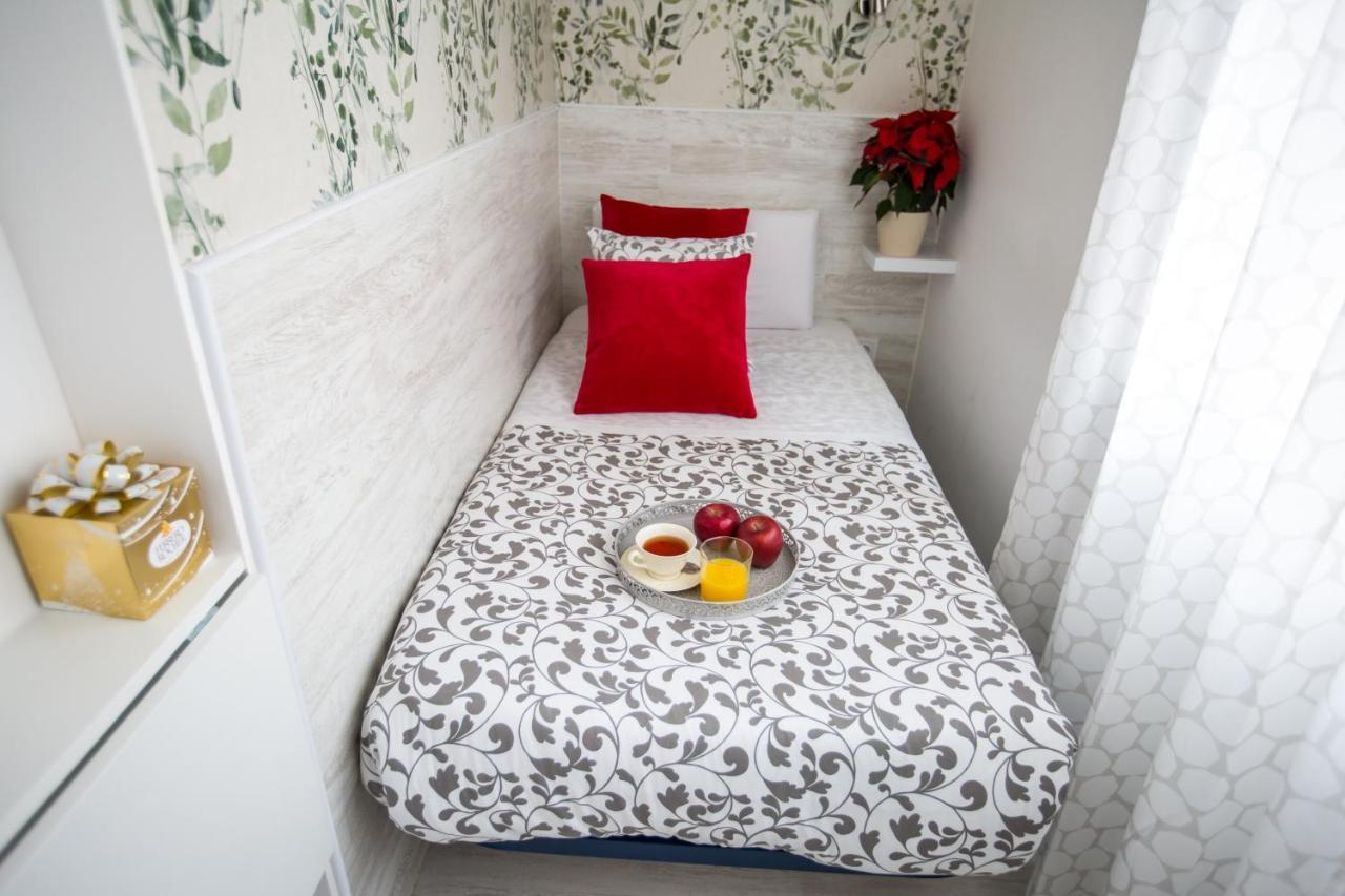Bloom Inn Madrid Bagian luar foto