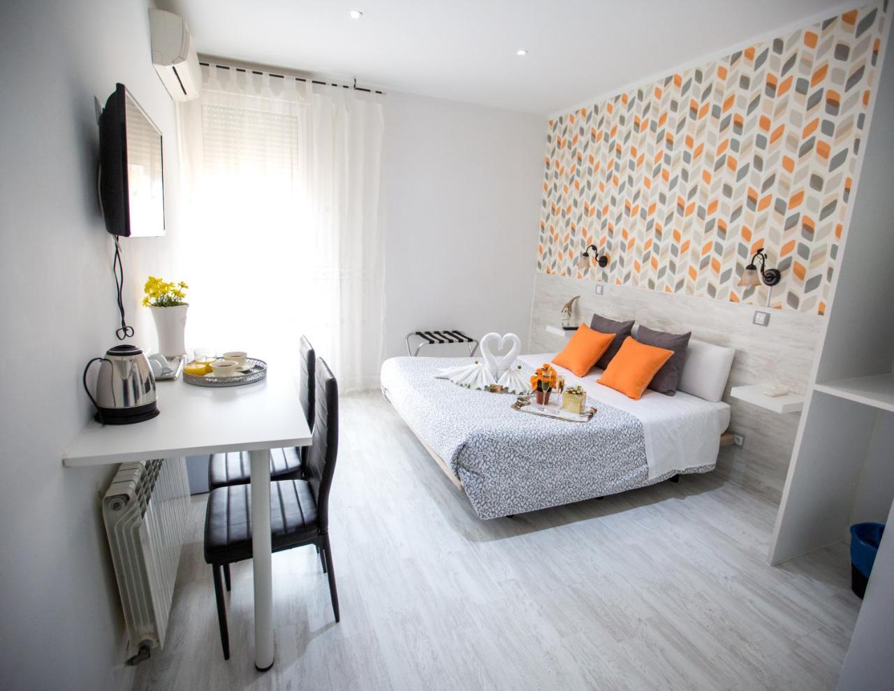 Bloom Inn Madrid Bagian luar foto