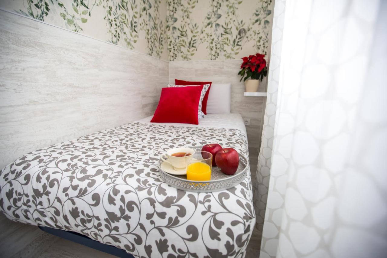 Bloom Inn Madrid Bagian luar foto