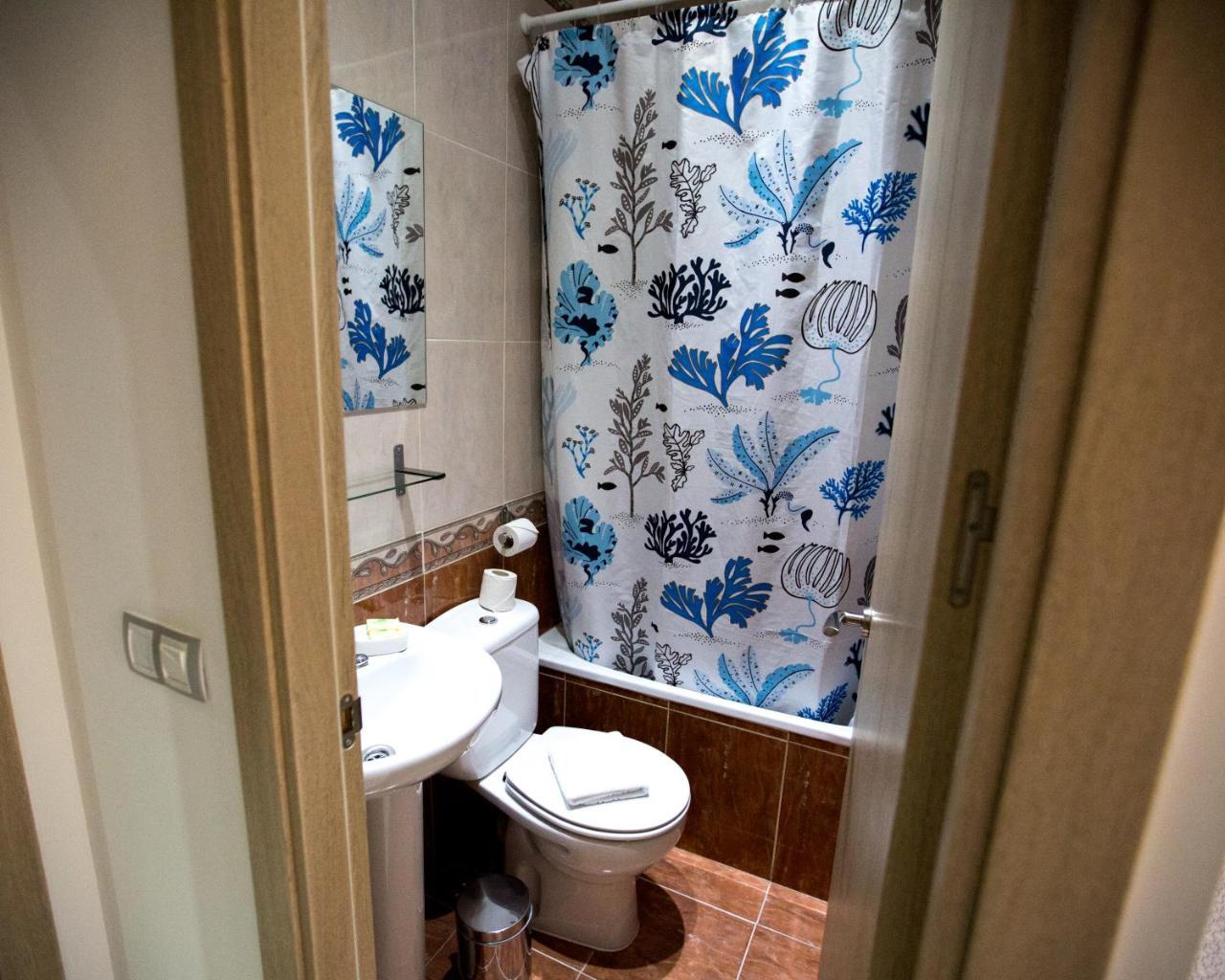 Bloom Inn Madrid Bagian luar foto