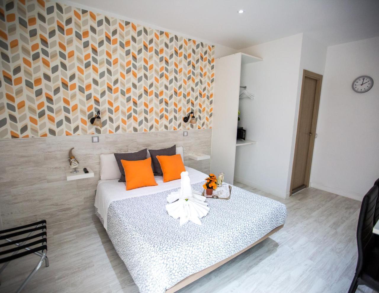 Bloom Inn Madrid Bagian luar foto