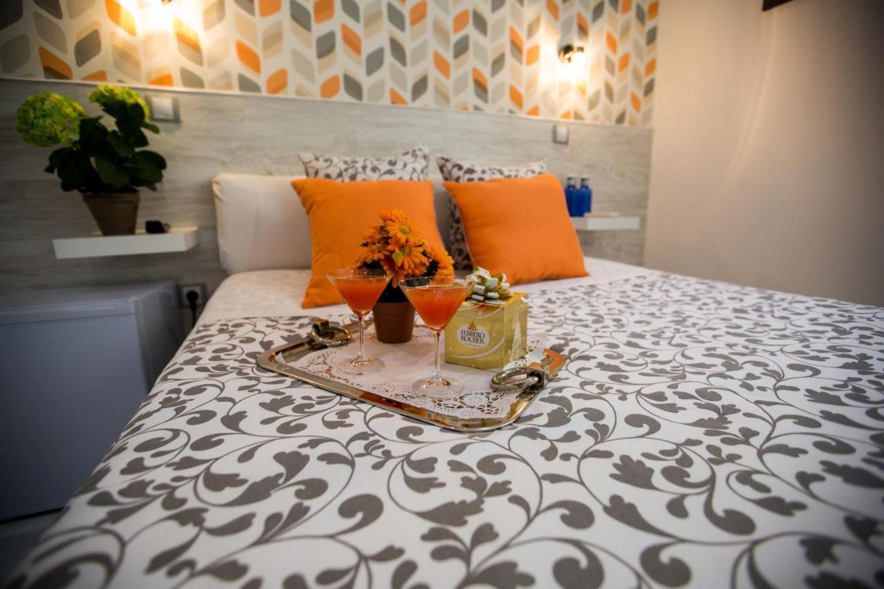Bloom Inn Madrid Bagian luar foto