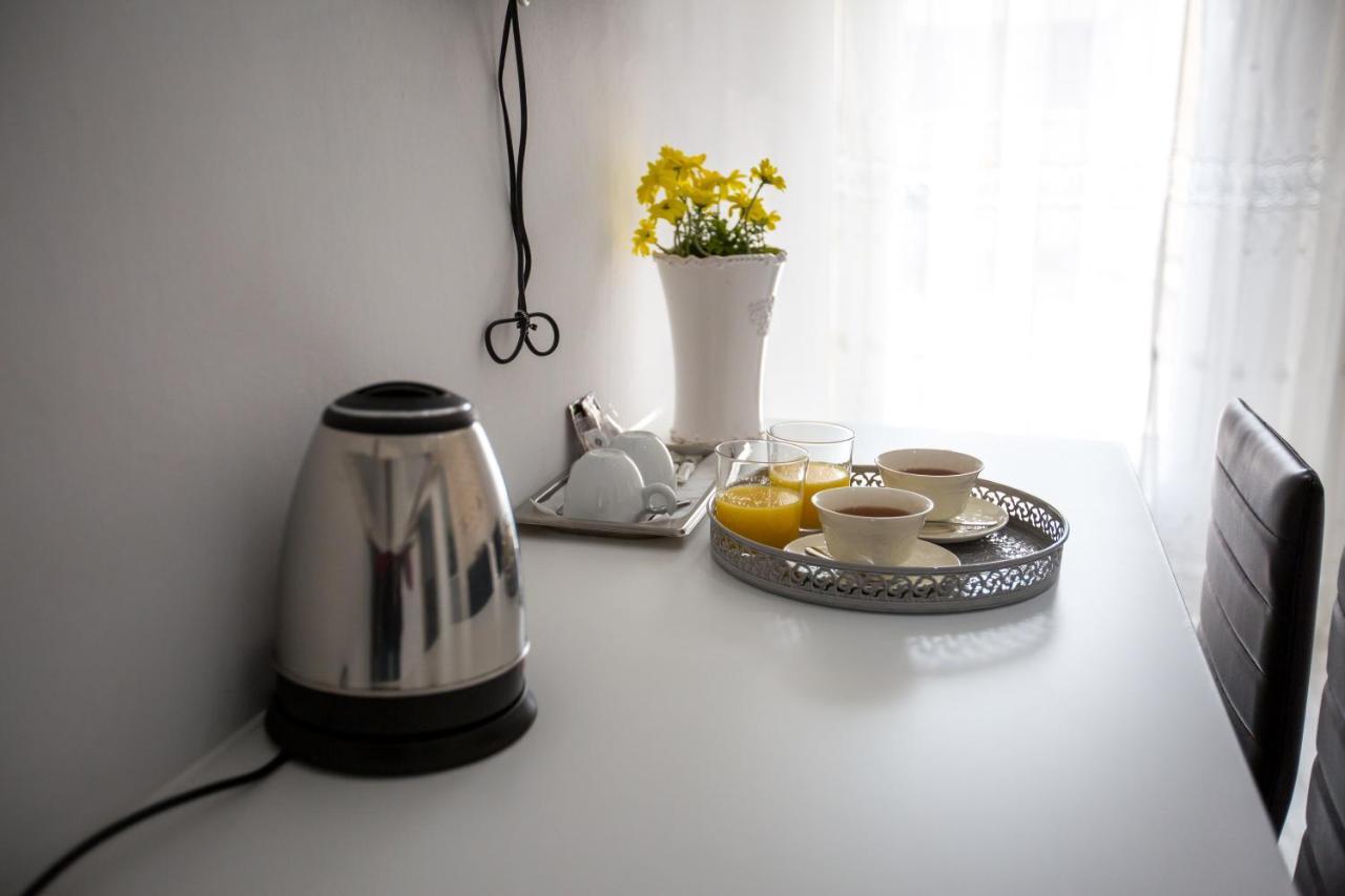 Bloom Inn Madrid Bagian luar foto