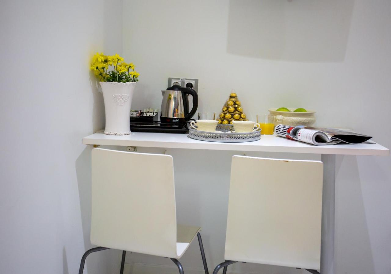 Bloom Inn Madrid Bagian luar foto