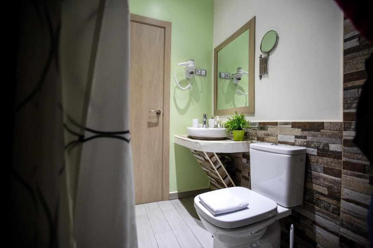 Bloom Inn Madrid Bagian luar foto