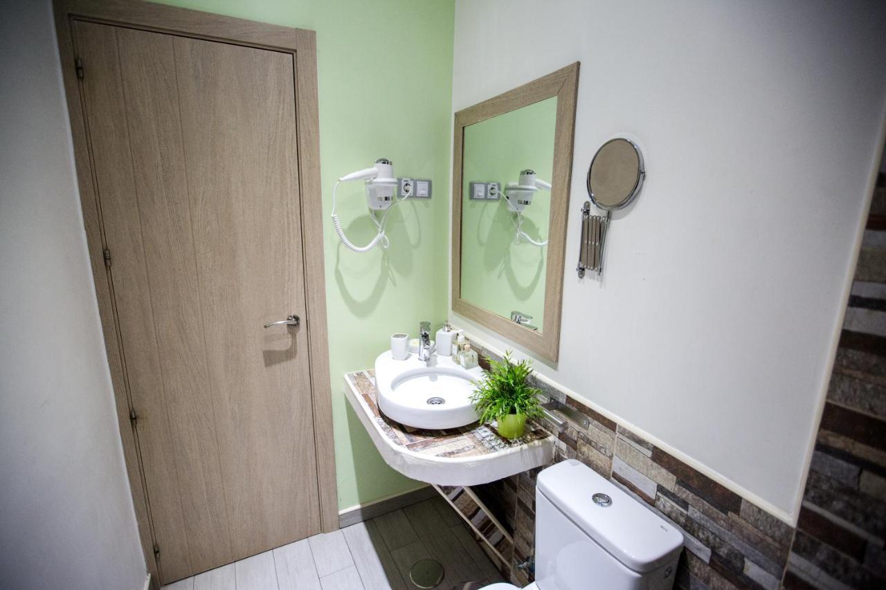 Bloom Inn Madrid Bagian luar foto