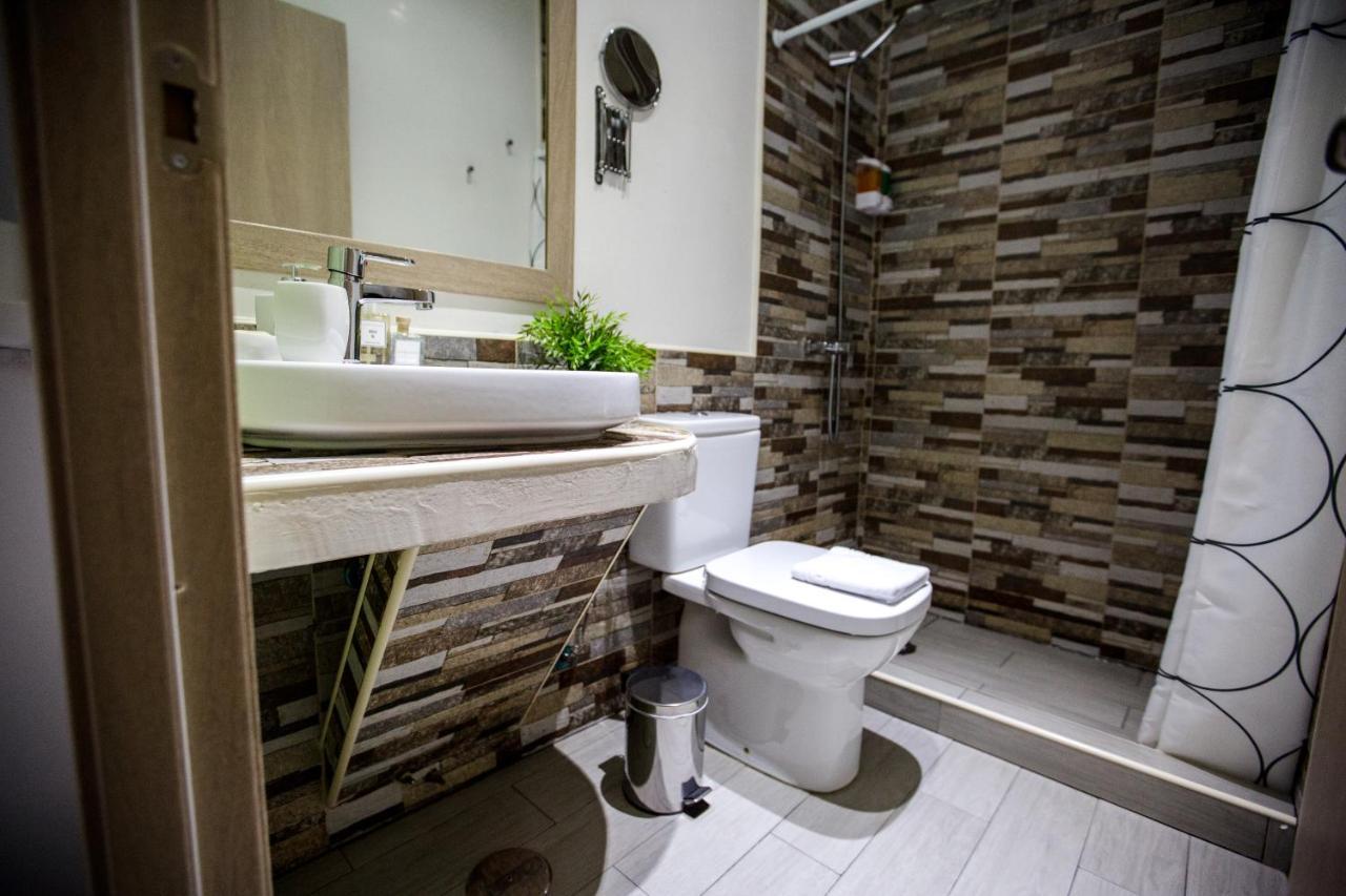 Bloom Inn Madrid Bagian luar foto