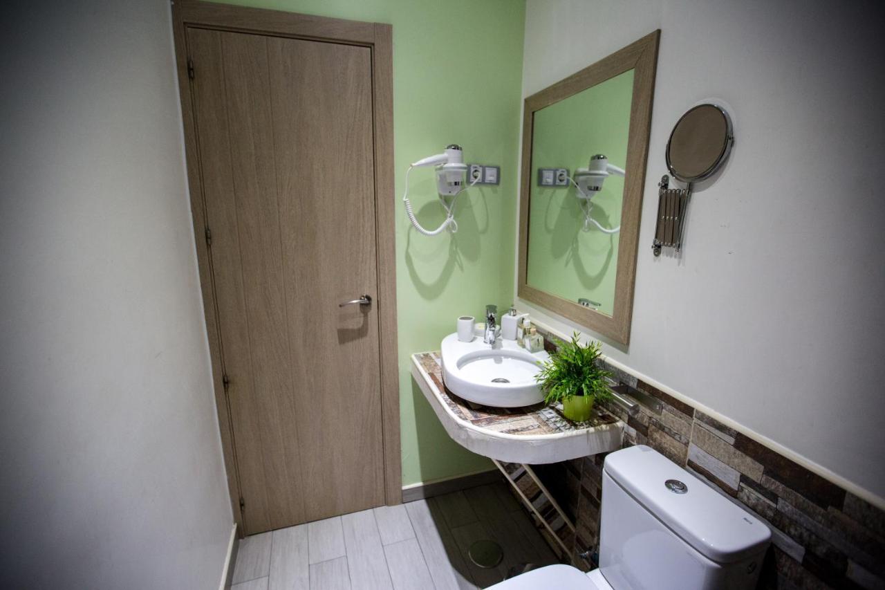 Bloom Inn Madrid Bagian luar foto
